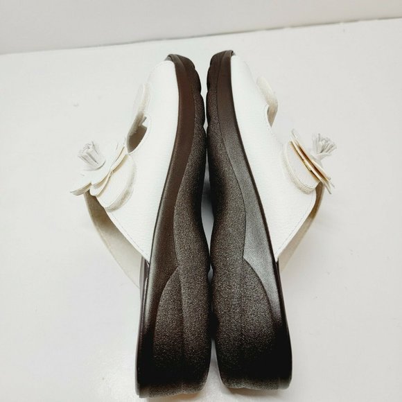 Italian Shoemakers Women Sz 8M White Leather Flower Slide On Relax Sandal Italy - Picture 7 of 10